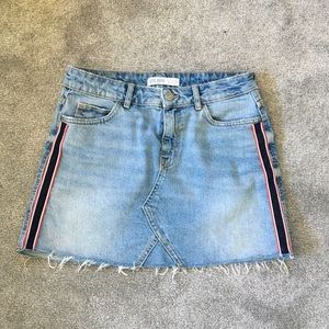 Zara high-waisted denim mini skirt - size medium